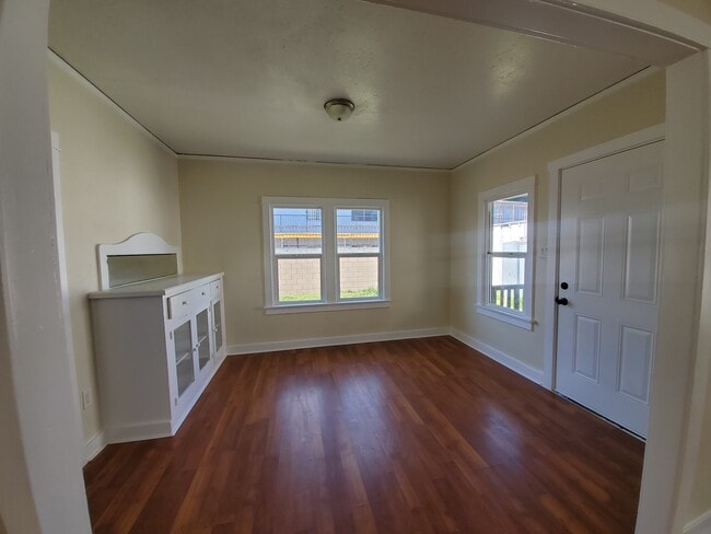 Photo - 522 W Florence Ave