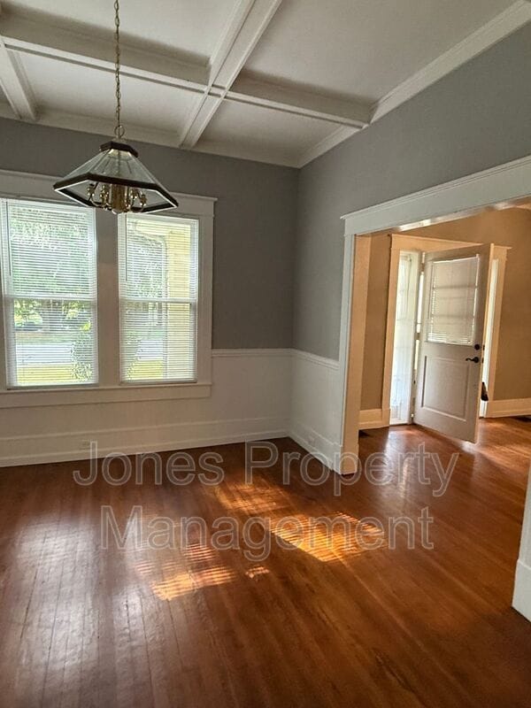 Photo - 809 N Main St