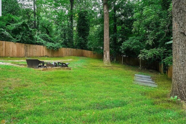 Photo - 2860 Joyce Ave