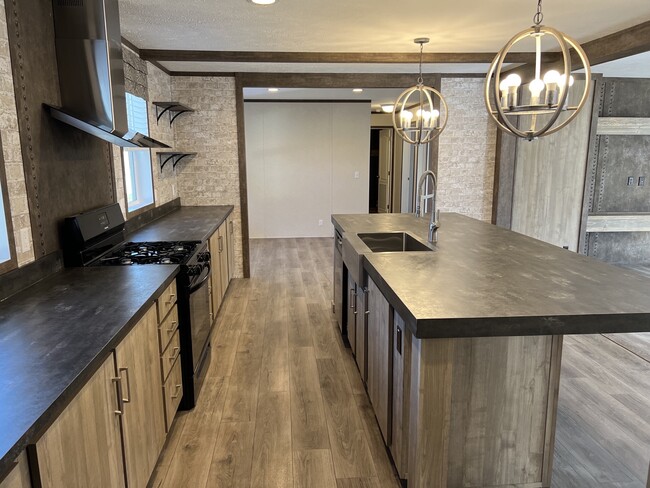 Photo - 39500 Warren Rd