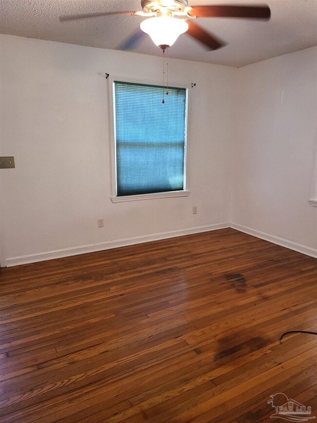 Photo - 415 Gibbs Rd