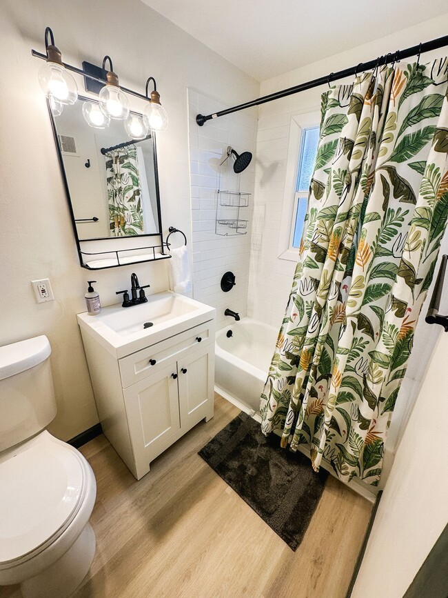 Building Photo - Remodeled one bedroom Unit 436 N. Hancock Ave Rental