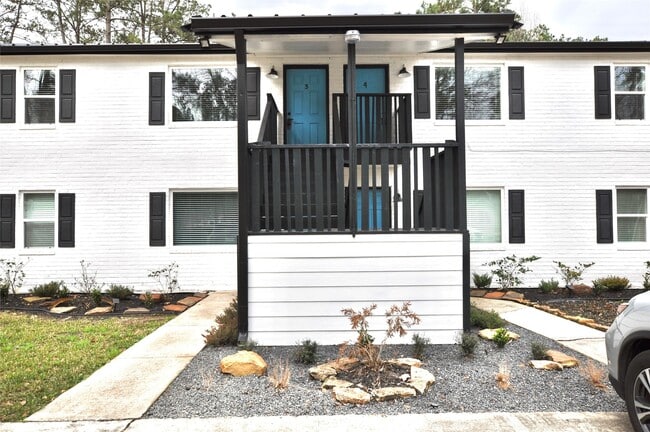 Building Photo - 2655 Fountain View St