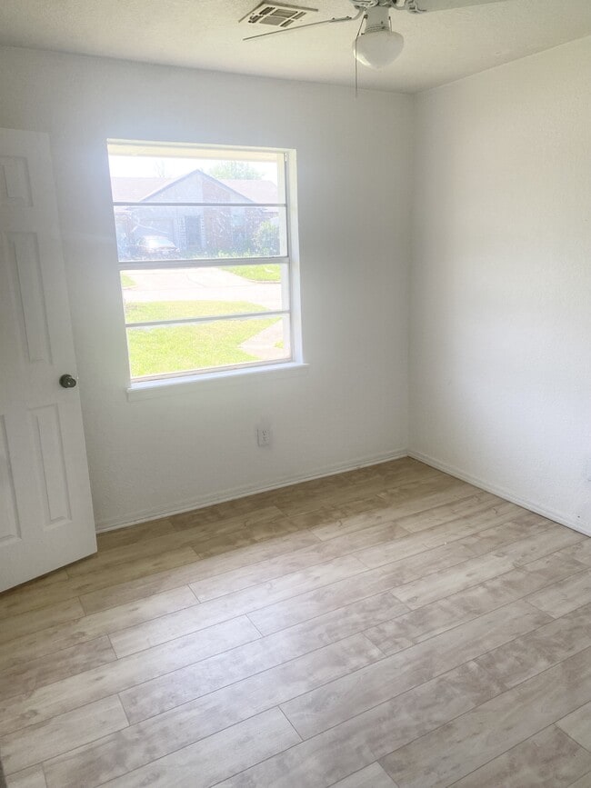 Photo - 1821 Mark Trail