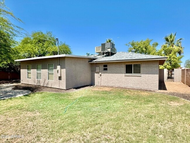 Building Photo - 731 W 12th Pl Rental