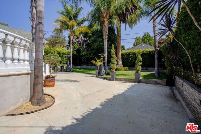 2228 Nella Vista Ave