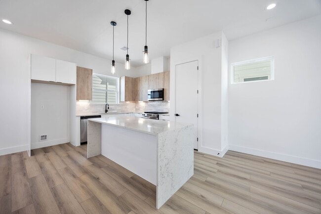 Photo - 6737 Peerless St