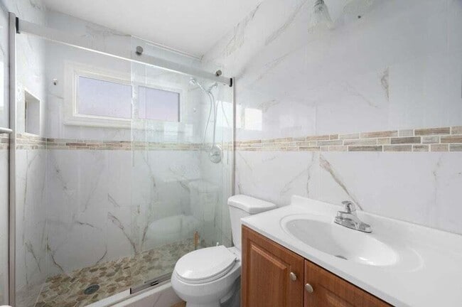 Photo - 301 SW Whitmore Dr