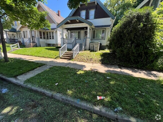 Building Photo - Single Family Home Available July 1st!