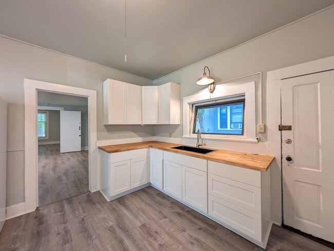 Photo - 433-435 SW 5th St Unit 433