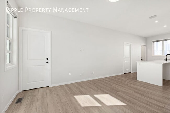 Photo - AMAZING 2 BEDS/ 2 BATHS UPPER UNIT ONLY!