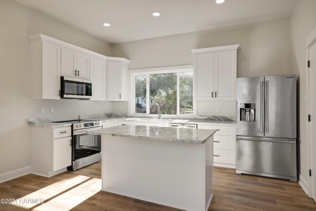 Photo - 306 W Taft St