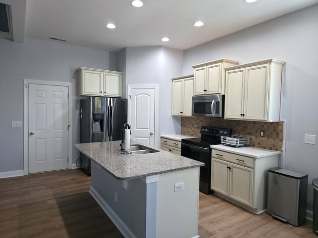 Photo - 341 Belvedere Dr