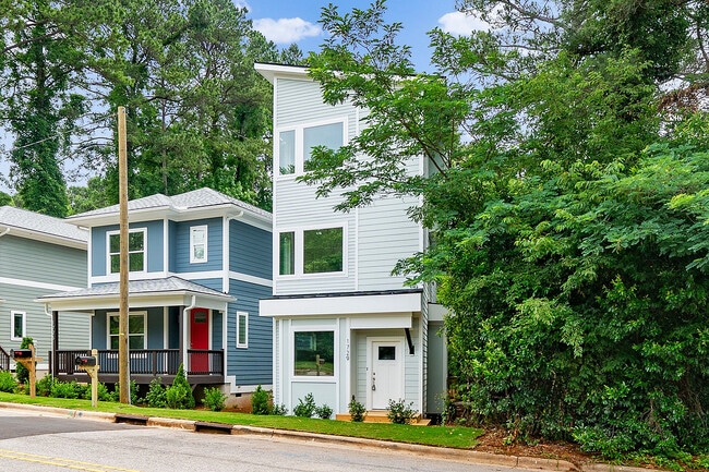 Redfield-Villages-Apartment-Homes-Near-NC-State-1725-and-1729-Crest-Rd-House-Exteriors - Redfield Villages