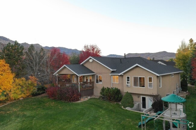 Building Photo - Beautiful home with 3 car garage and overs...
