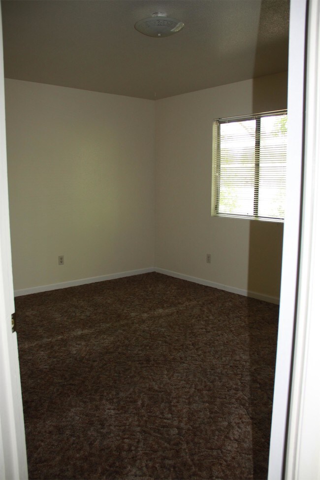 Apartments For Rent Near California State University Chico In Photo 610 W 1st Ave Unit A