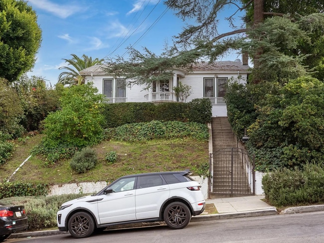 Building Photo - 1044 Manzanita St Unit 1038