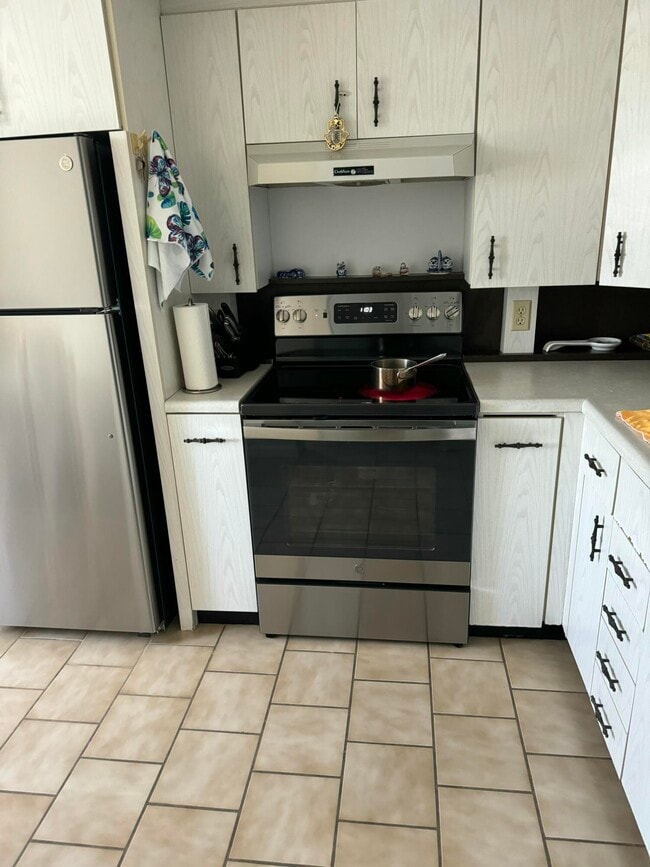 Building Photo - 4054 Exeter C Unit C