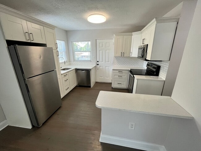 Photo - Above Detached Garage 1/1 in Colonialtown North