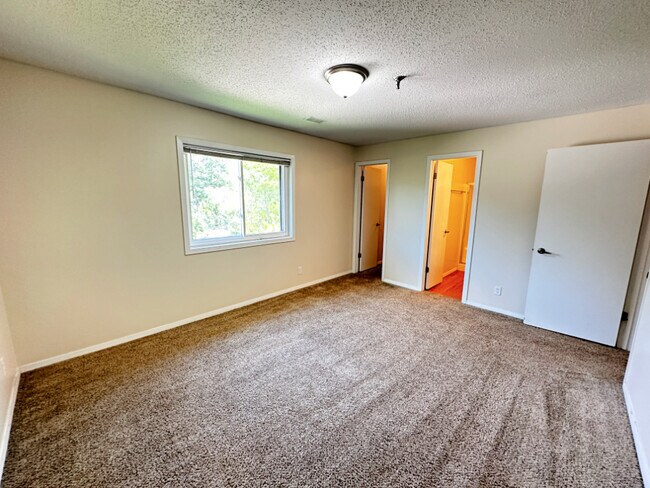 Photo - 1320 Brook St Unit J