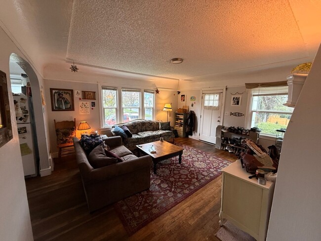 Photo - Beautiful home in York Neighborhood!