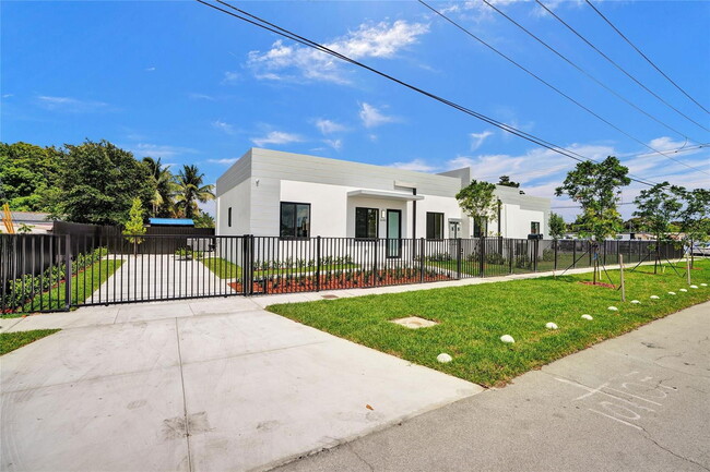Photo - 5145 E 3rd Ave