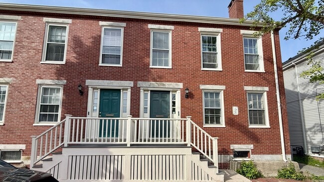Building Photo - All Inclusive West End Condo-Fully Furnished with Parking! Unit #3