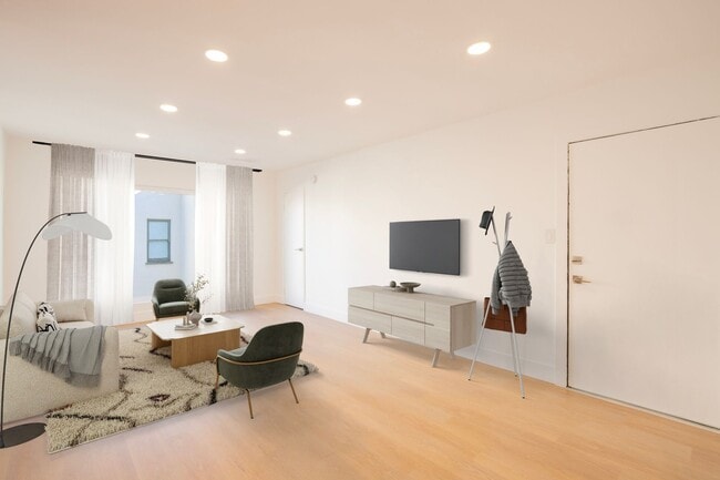 Photo - 921 N Gardner St