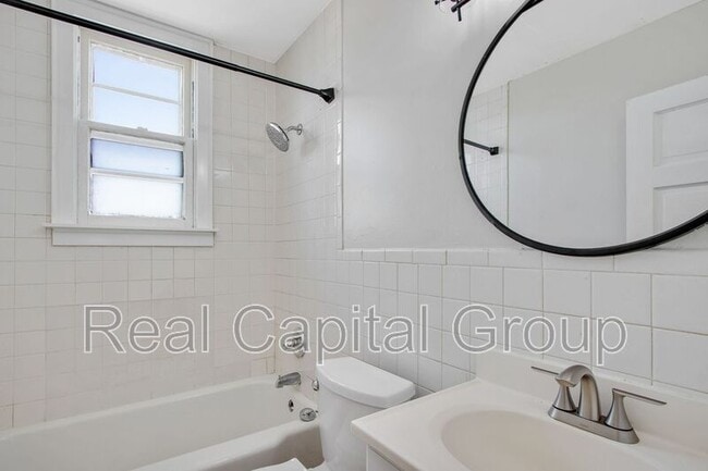 Photo - 305 Cable St Unit Apt 2 (Upper)