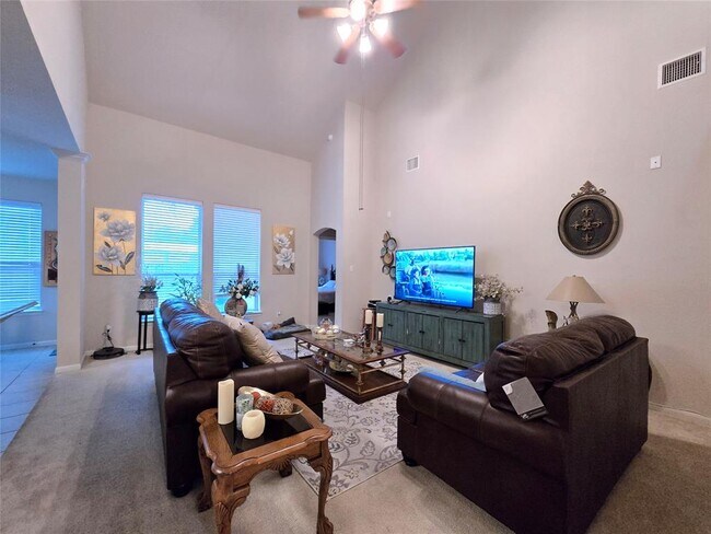 Photo - 204 Valona Loop