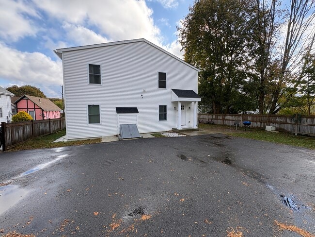Building Photo - 254 Norwich-New London Turnpike Unit B