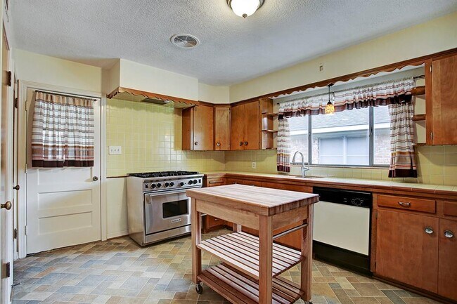 Photo - 8306 Buffalo Speedway