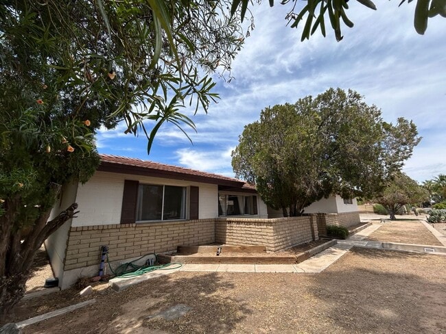 Photo - 570 N Villa Nueva Dr