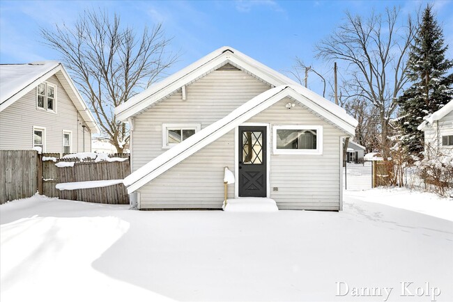 Photo - GORGEOUS STUNNING 1 Bed single family home!
