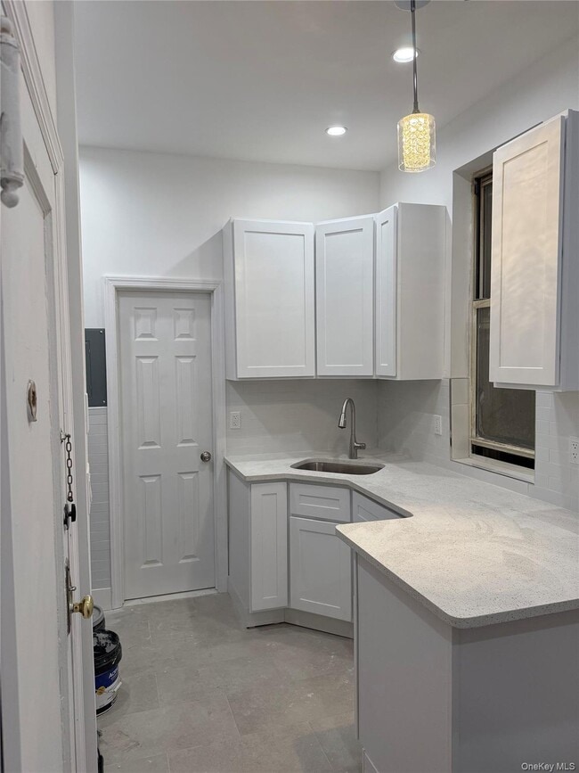 Building Photo - 238-05 Braddock Ave Unit 1