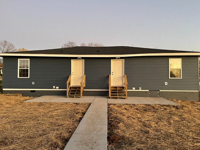 Photo - 633 Colonette Dr