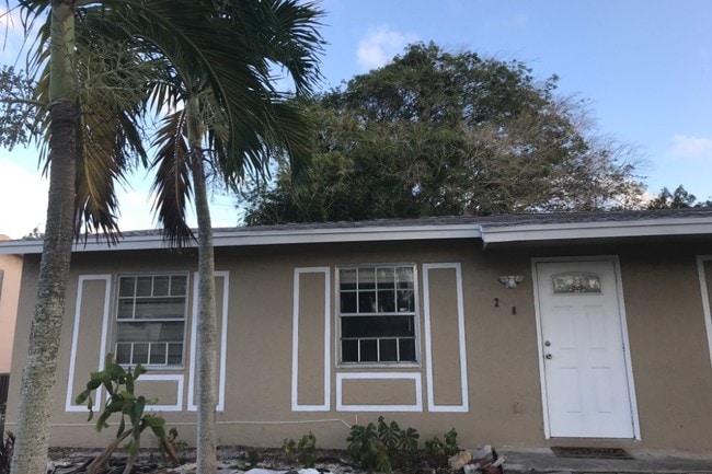 Photo - 208 Coventry St