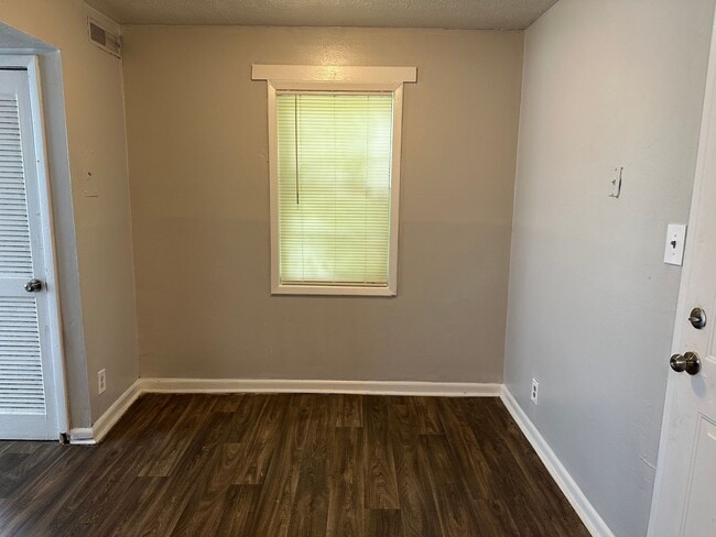 Photo - 4053 Log Cabin Dr