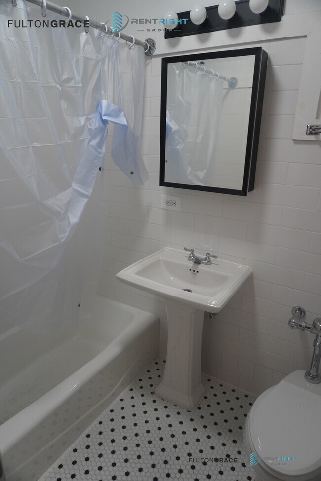 1712-20 W Albion - 1712-20 W Albion Condo Unit 1716-GDN C