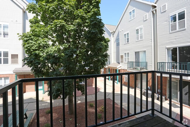 Photo - Four Seasons