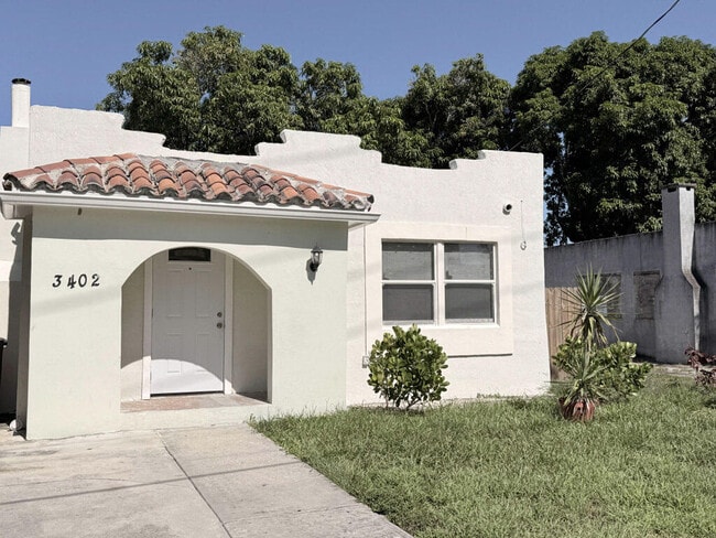Building Photo - 3402 Greenwood Ave