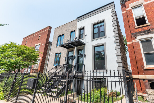 Building Photo - 2332 W Warren Blvd Rental