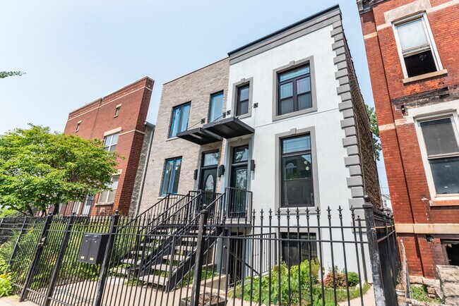 Photo - 2332 W Warren Blvd Rental