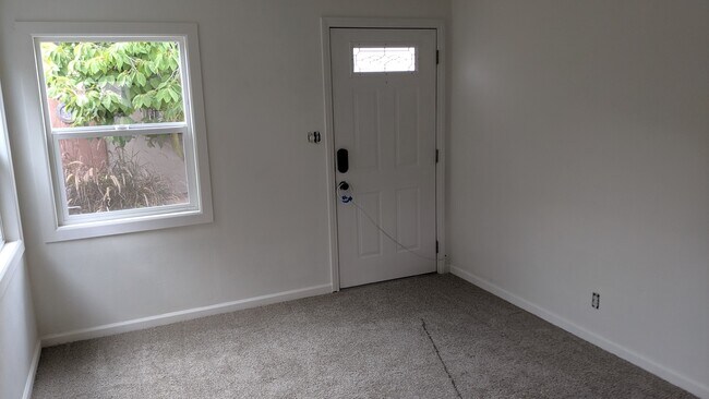 Photo - 252 Walnut St Unit Apartment B