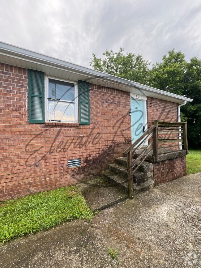 Building Photo - Trailwood Circle 909-911 Unit Trailwood Circle 911 Rental