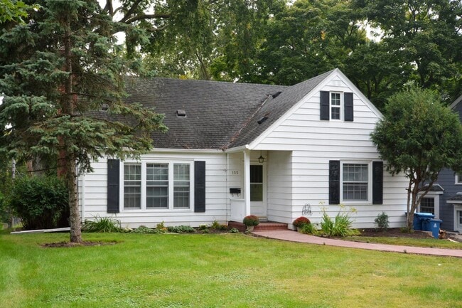 Building Photo - Beautiful 3-Bedroom 1.5-Bathroom Available... Rental