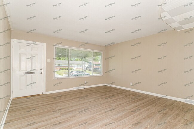 2210 Hollis Dr