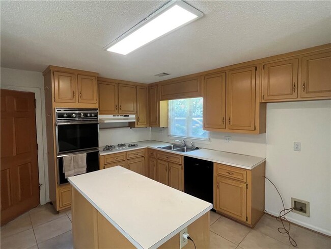 Photo - 972 Bridgegate Dr NE