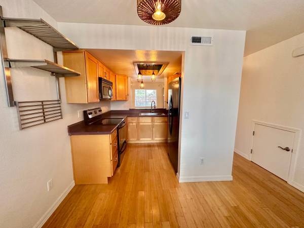 Photo - 127 E Hersey St