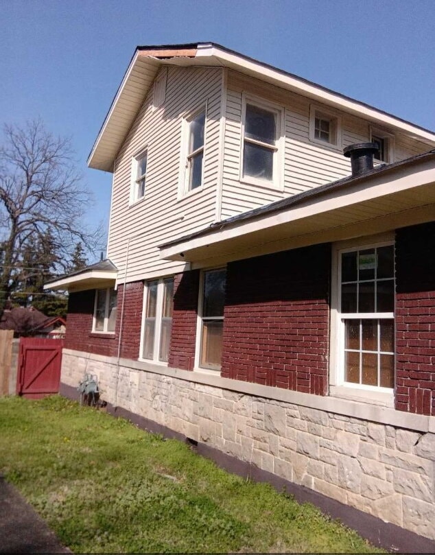 Photo - 1760 Foster Ave